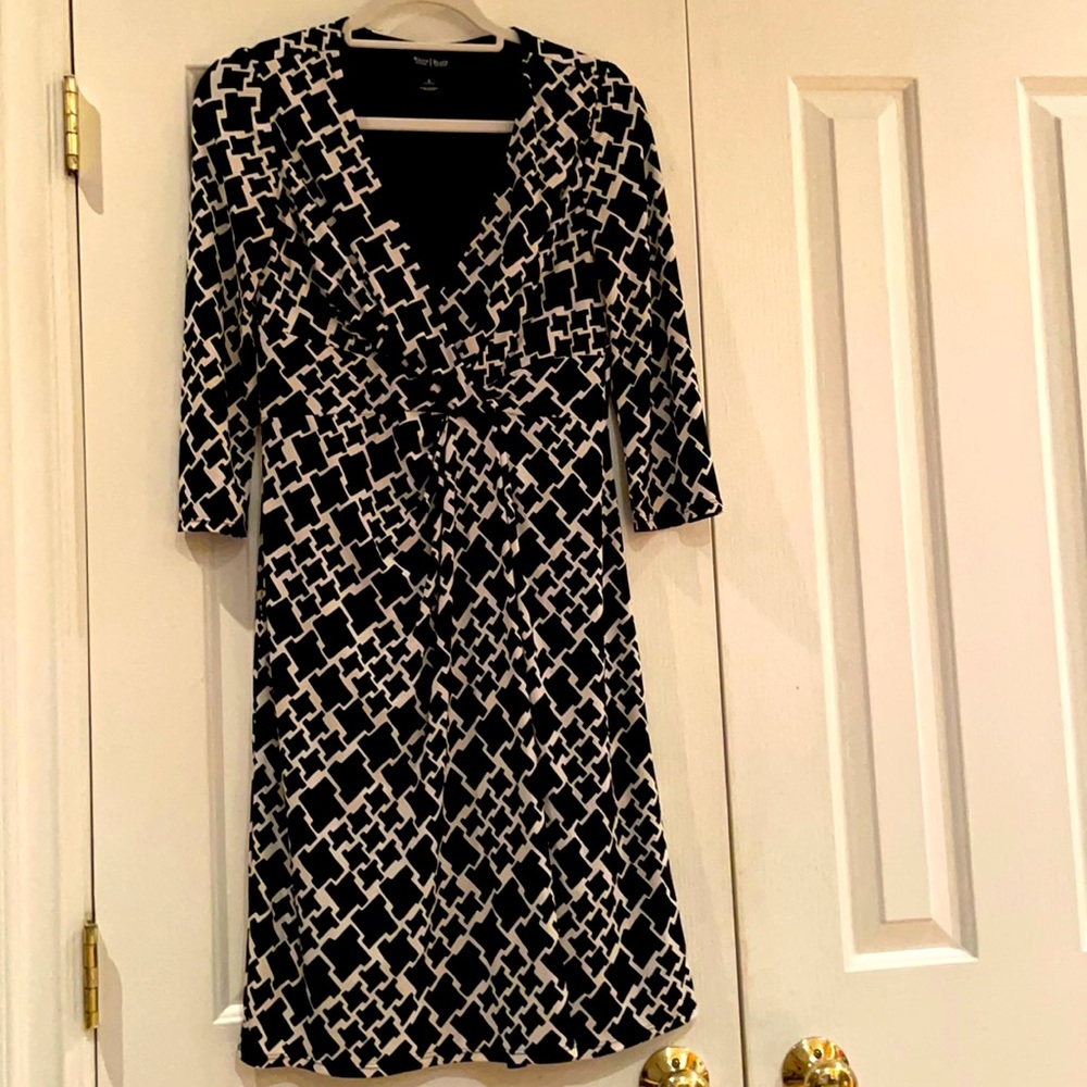 Nice Versatile black&white dress.